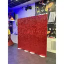 Фотозона из пайеток. Красный